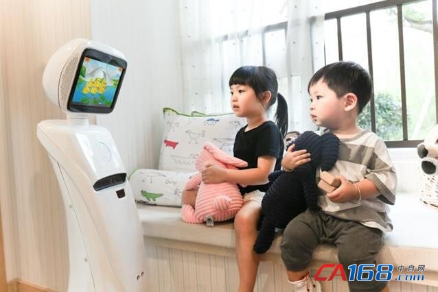 萌翻全场 艾米机器人参加中国国际机器人展(图1)